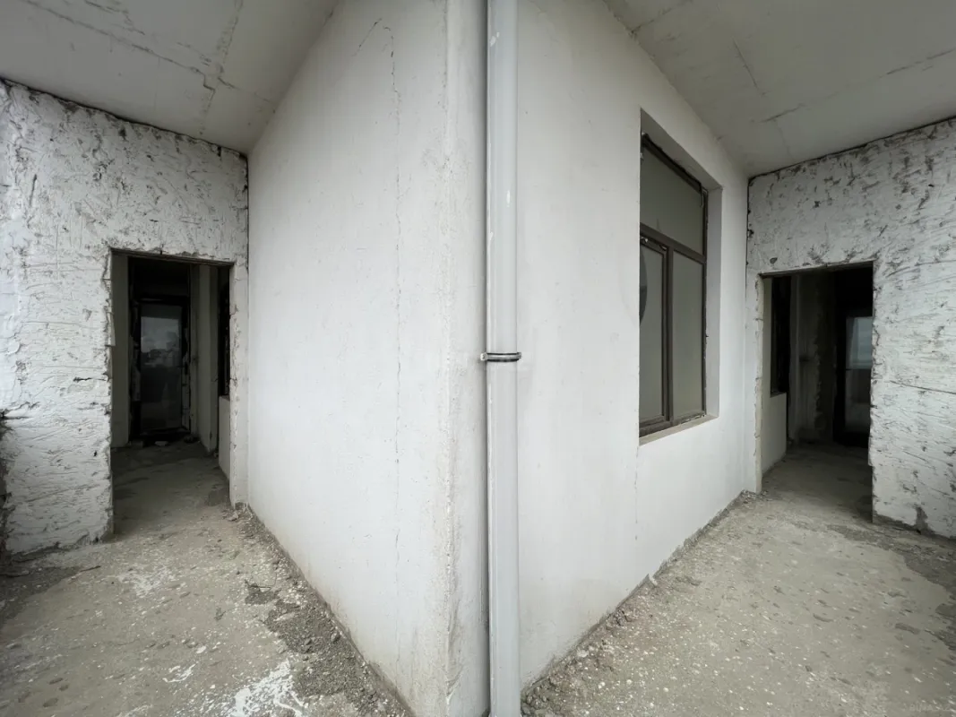 Satılır 4 otaqlı mənzil 200 m²