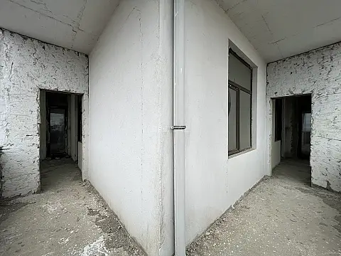 Satılır 4 otaqlı mənzil 200 m²