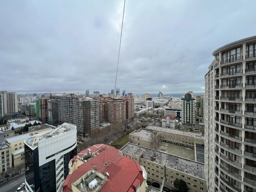 Satılır 4 otaqlı mənzil 200 m²