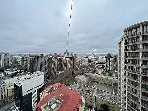 Satılır 4 otaqlı mənzil 200 m²