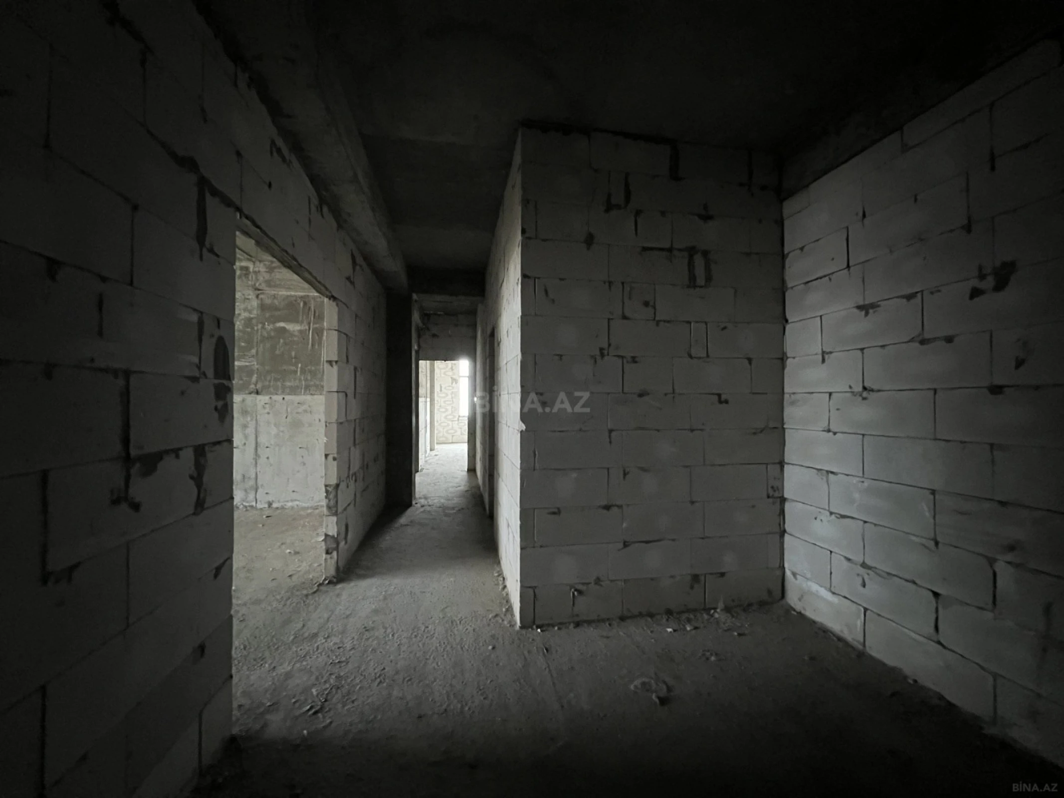 Satılır 4 otaqlı mənzil 200 m²