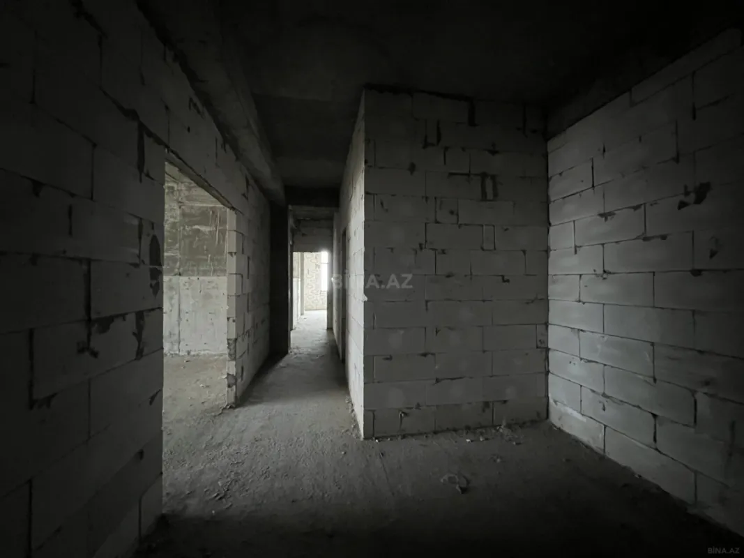 Satılır 4 otaqlı mənzil 200 m²