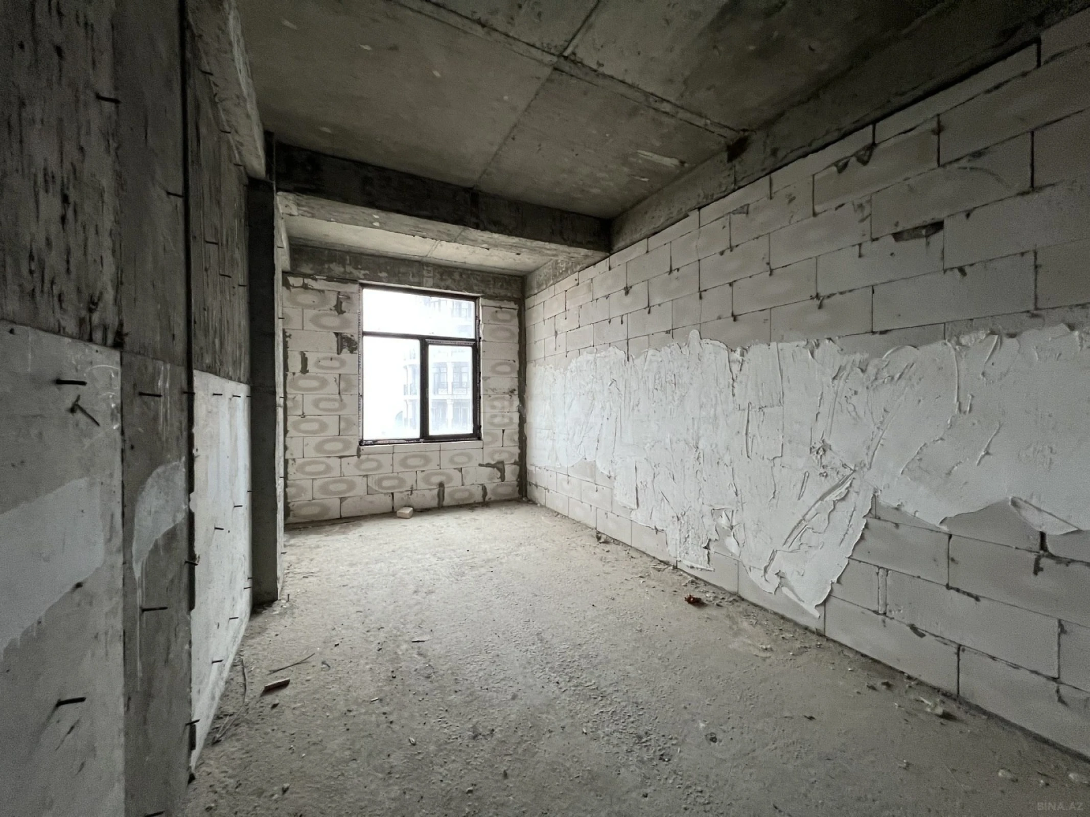 Satılır 4 otaqlı mənzil 200 m²