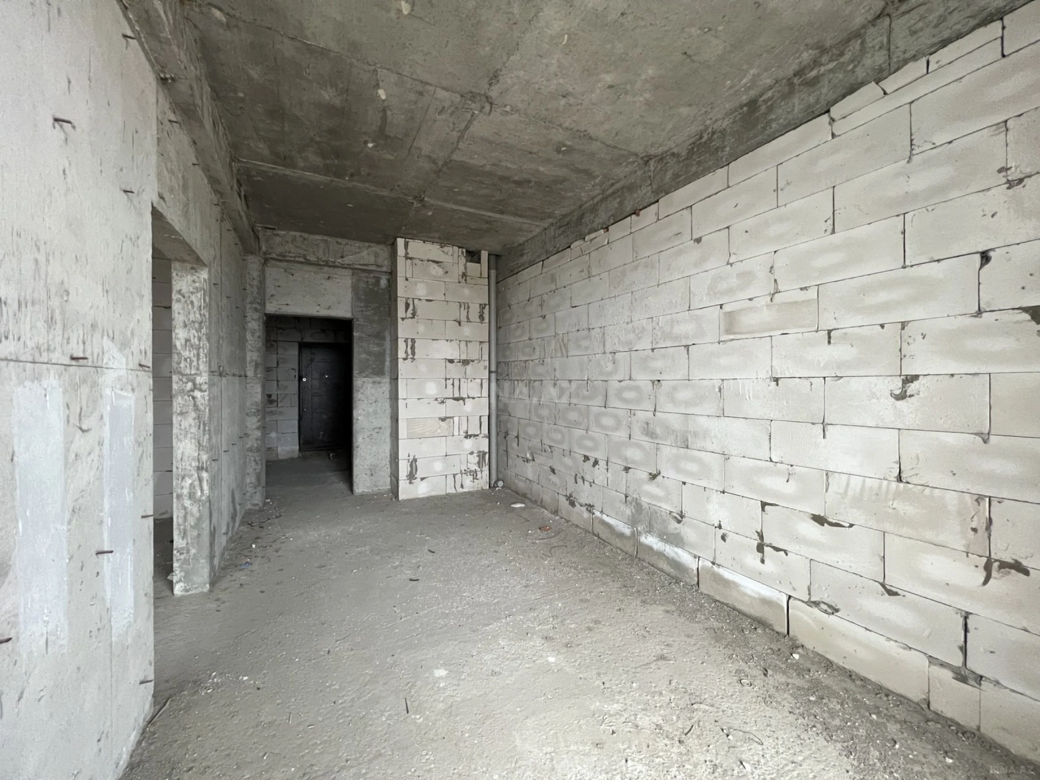 Satılır 4 otaqlı mənzil 200 m²