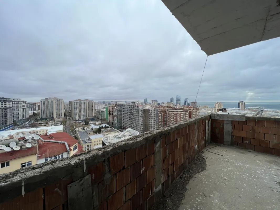 Satılır 4 otaqlı mənzil 200 m²