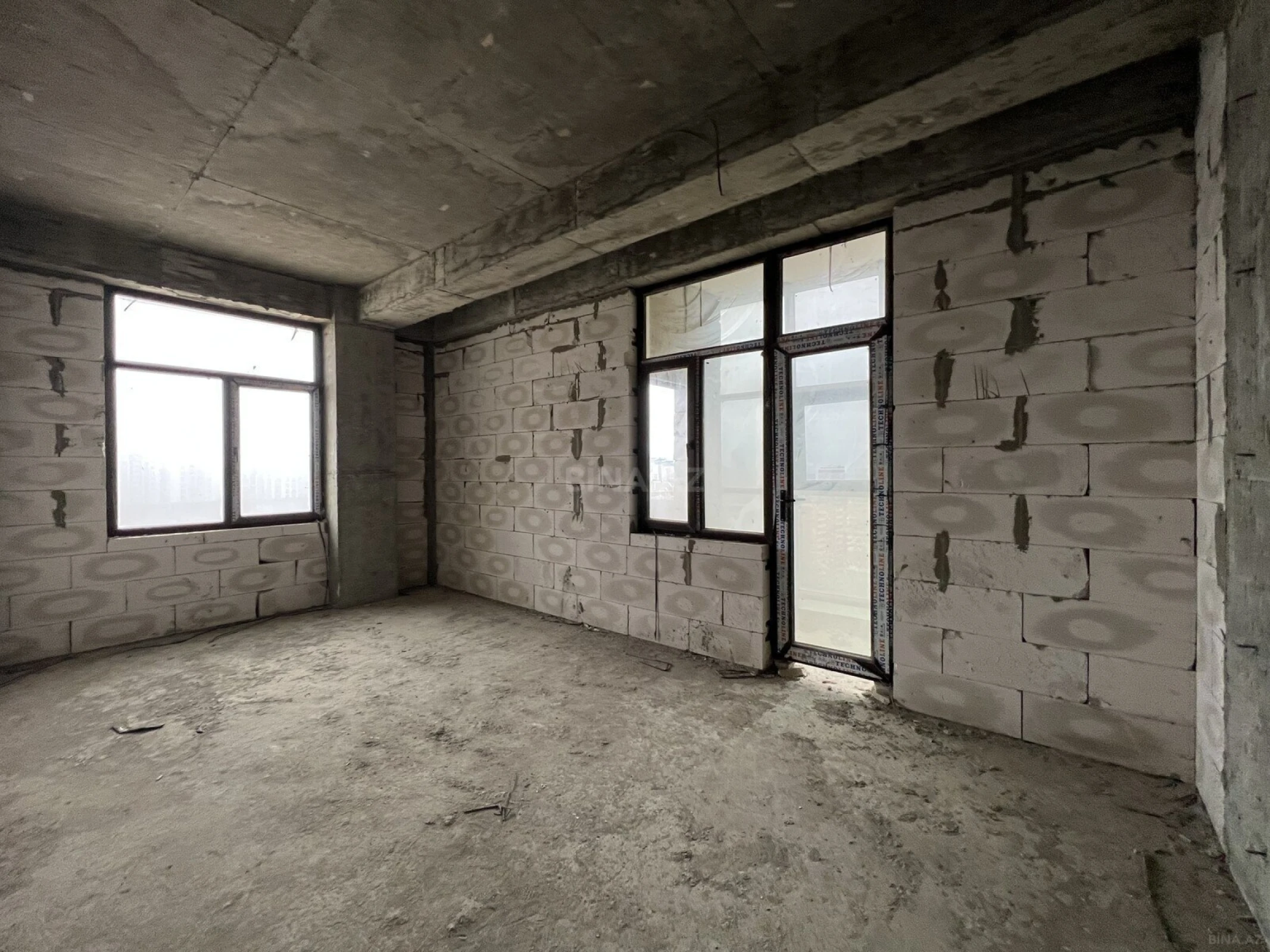 Satılır 4 otaqlı mənzil 200 m²