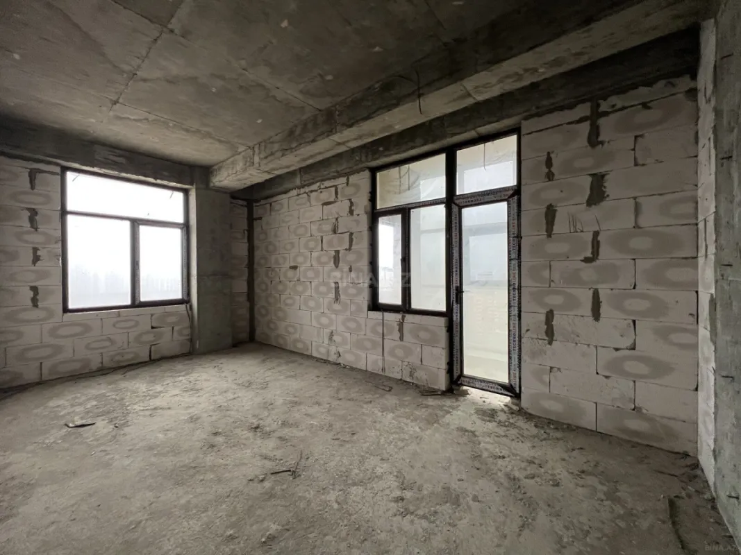 Satılır 4 otaqlı mənzil 200 m²