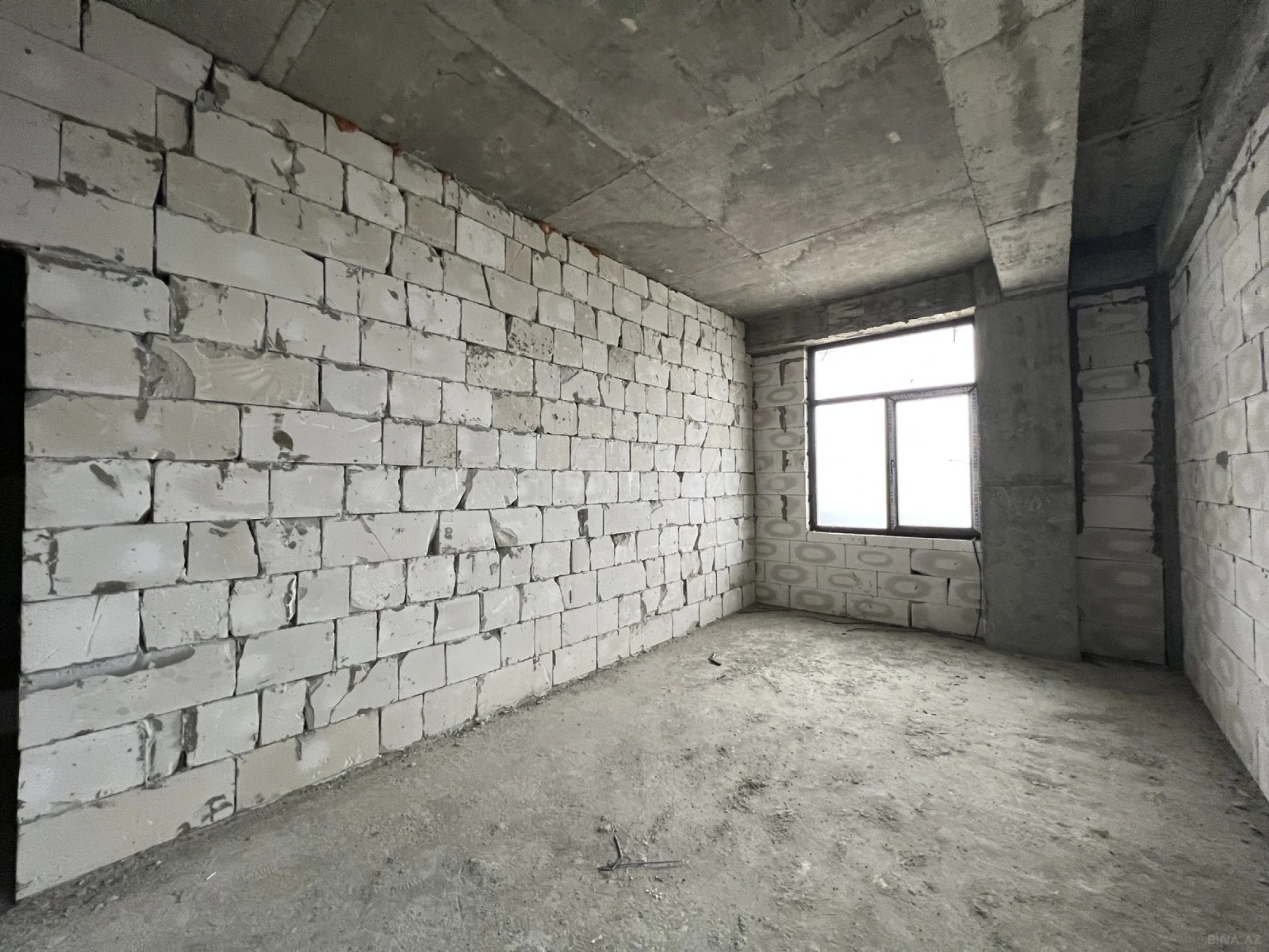 Satılır 4 otaqlı mənzil 200 m²