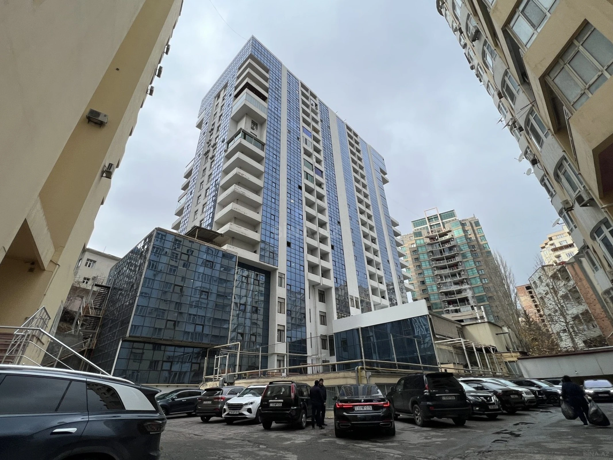Satılır 4 otaqlı mənzil 200 m²