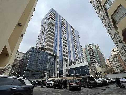 Satılır 4 otaqlı mənzil 200 m² — Bakı, İnşaatçılar 4 otaq 200.00 m²