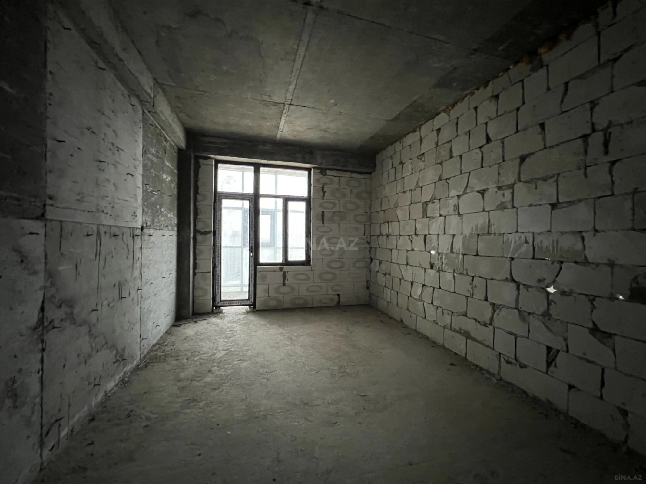 Satılır 4 otaqlı mənzil 200 m²