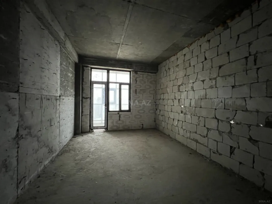 Satılır 4 otaqlı mənzil 200 m²