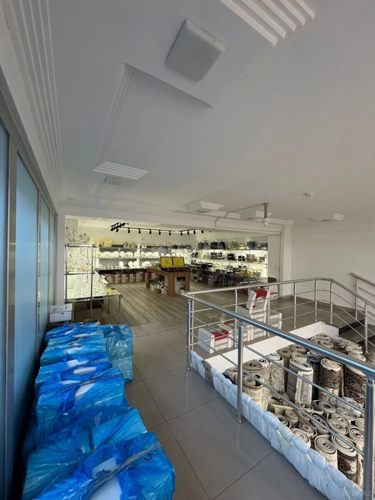 Satılır obyekt 330 m²