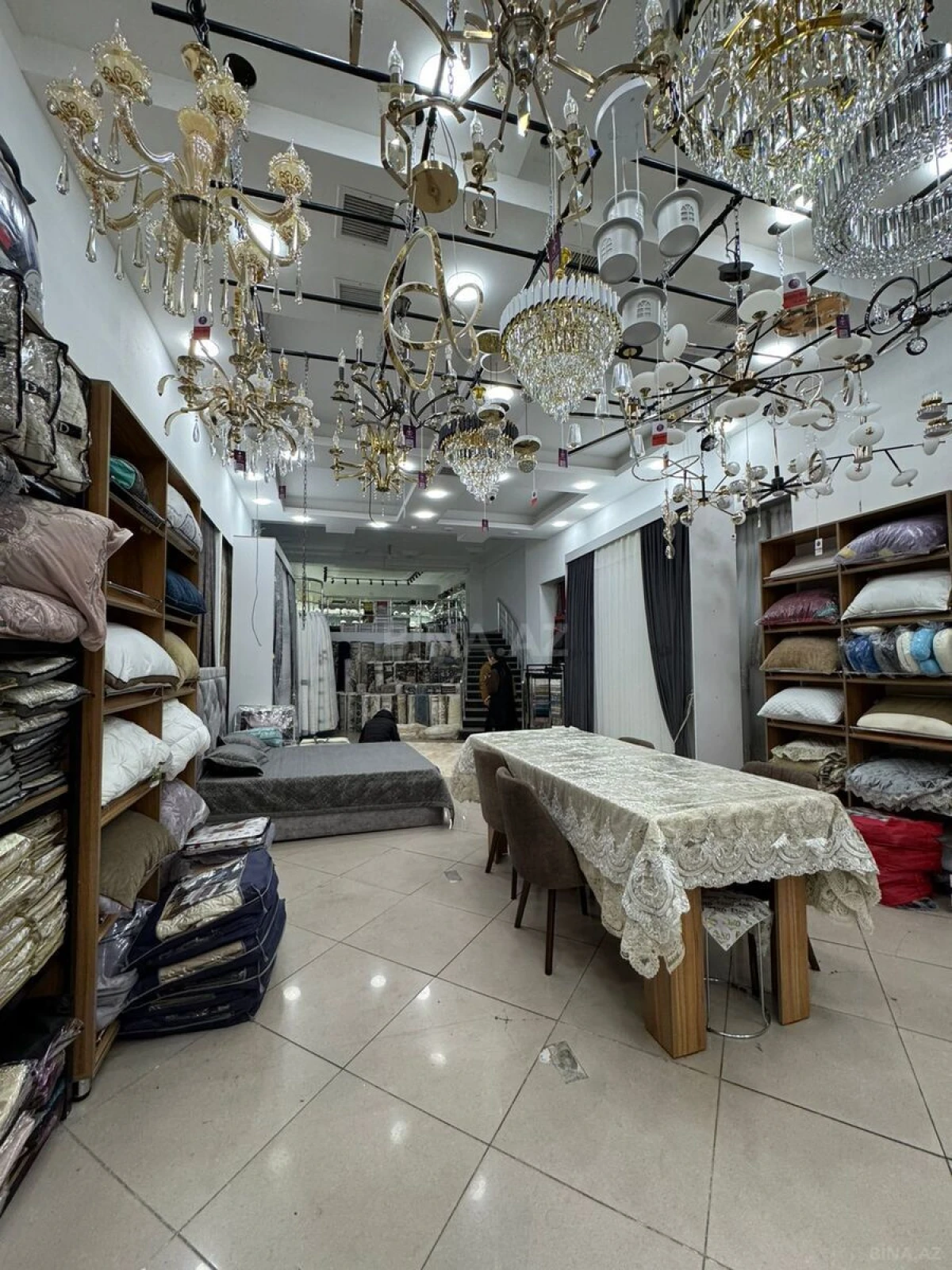 Satılır obyekt 330 m²