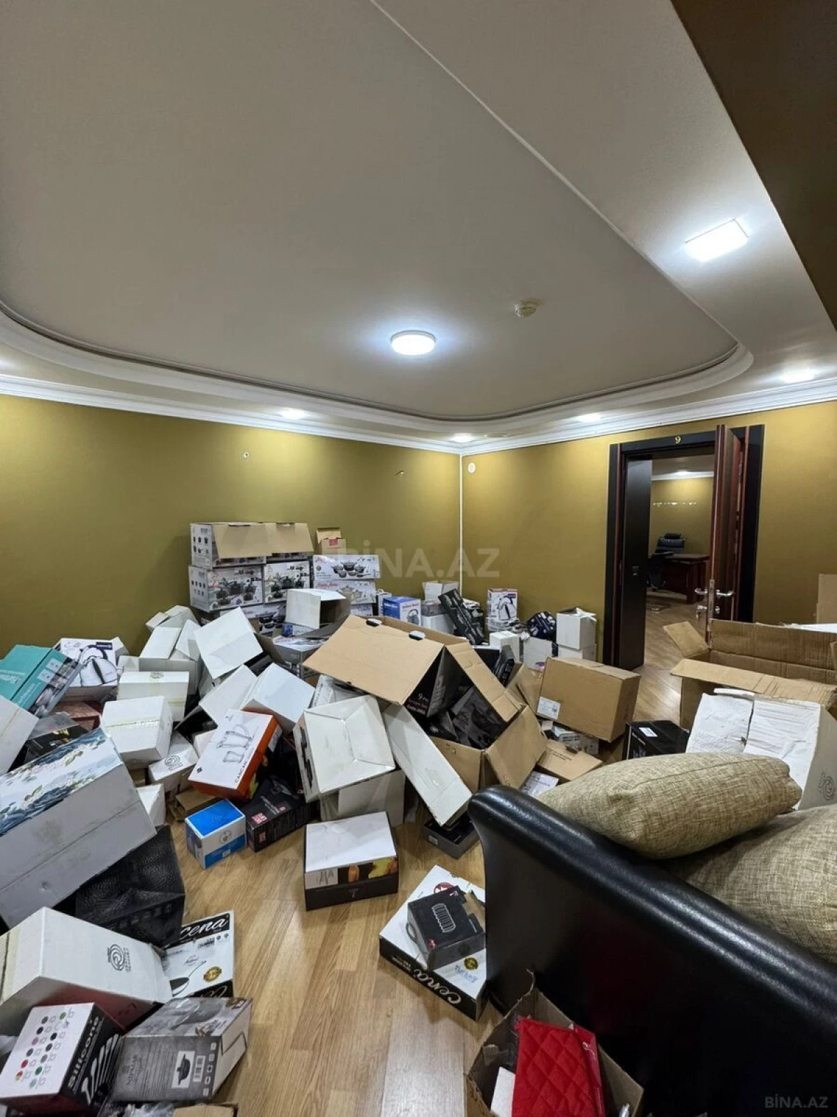 Satılır obyekt 330 m²