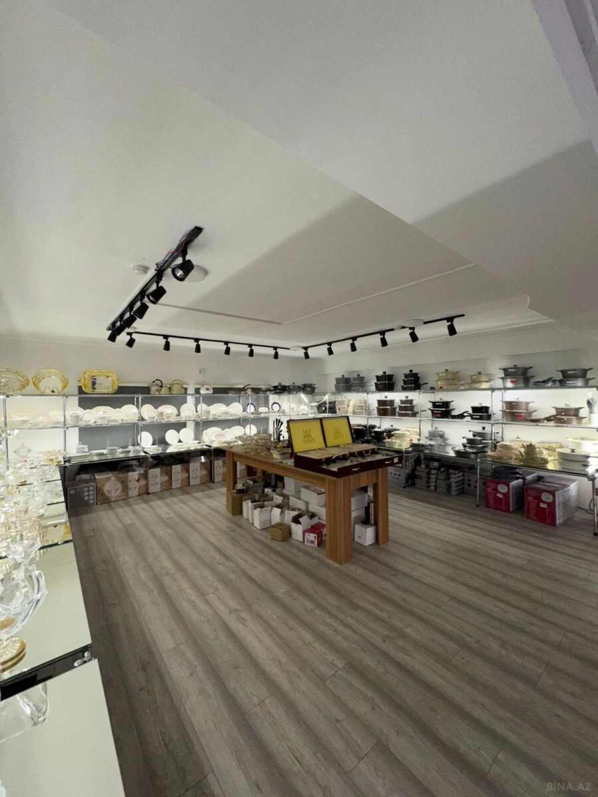 Satılır obyekt 330 m²