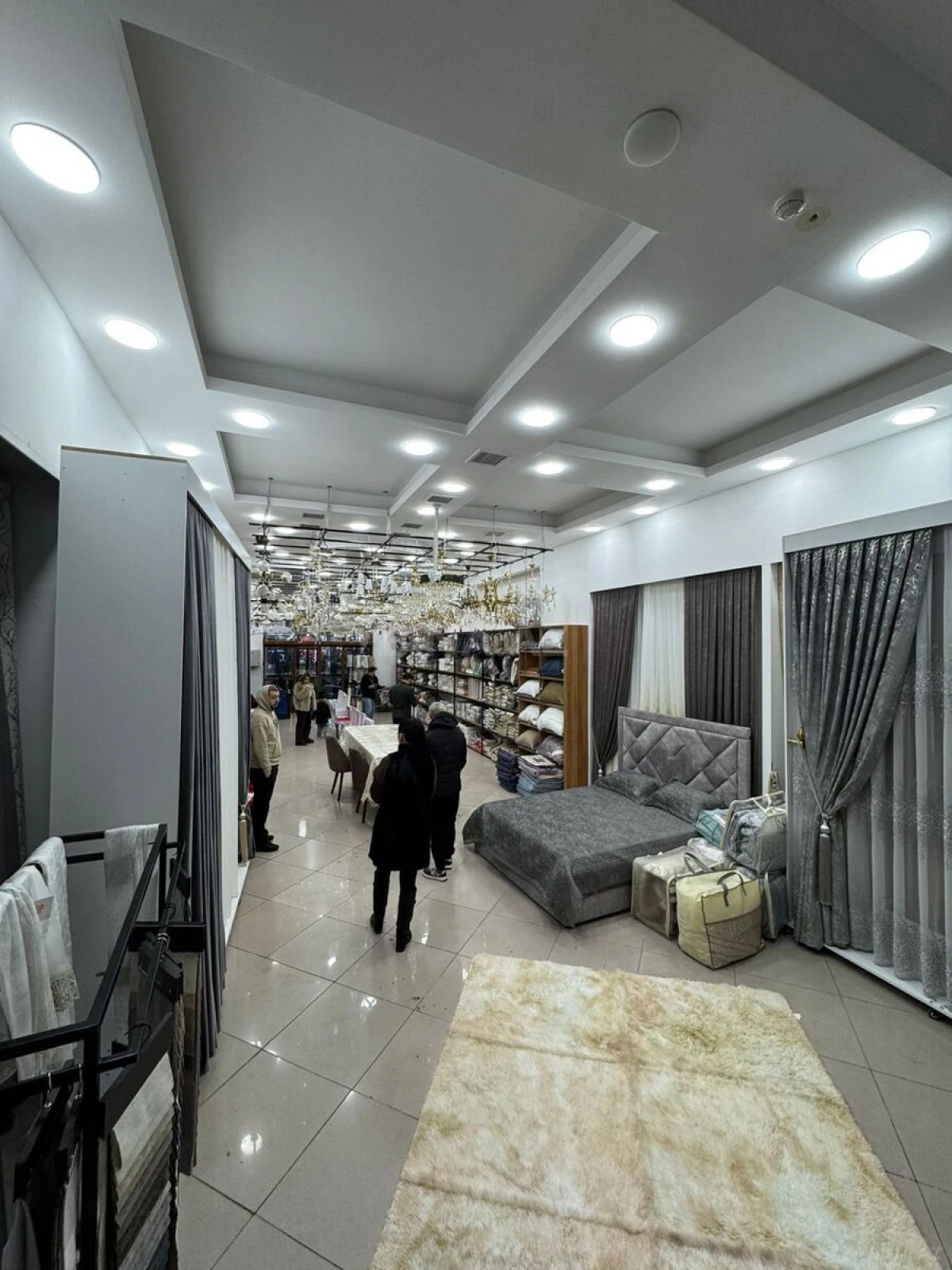 Satılır obyekt 330 m²