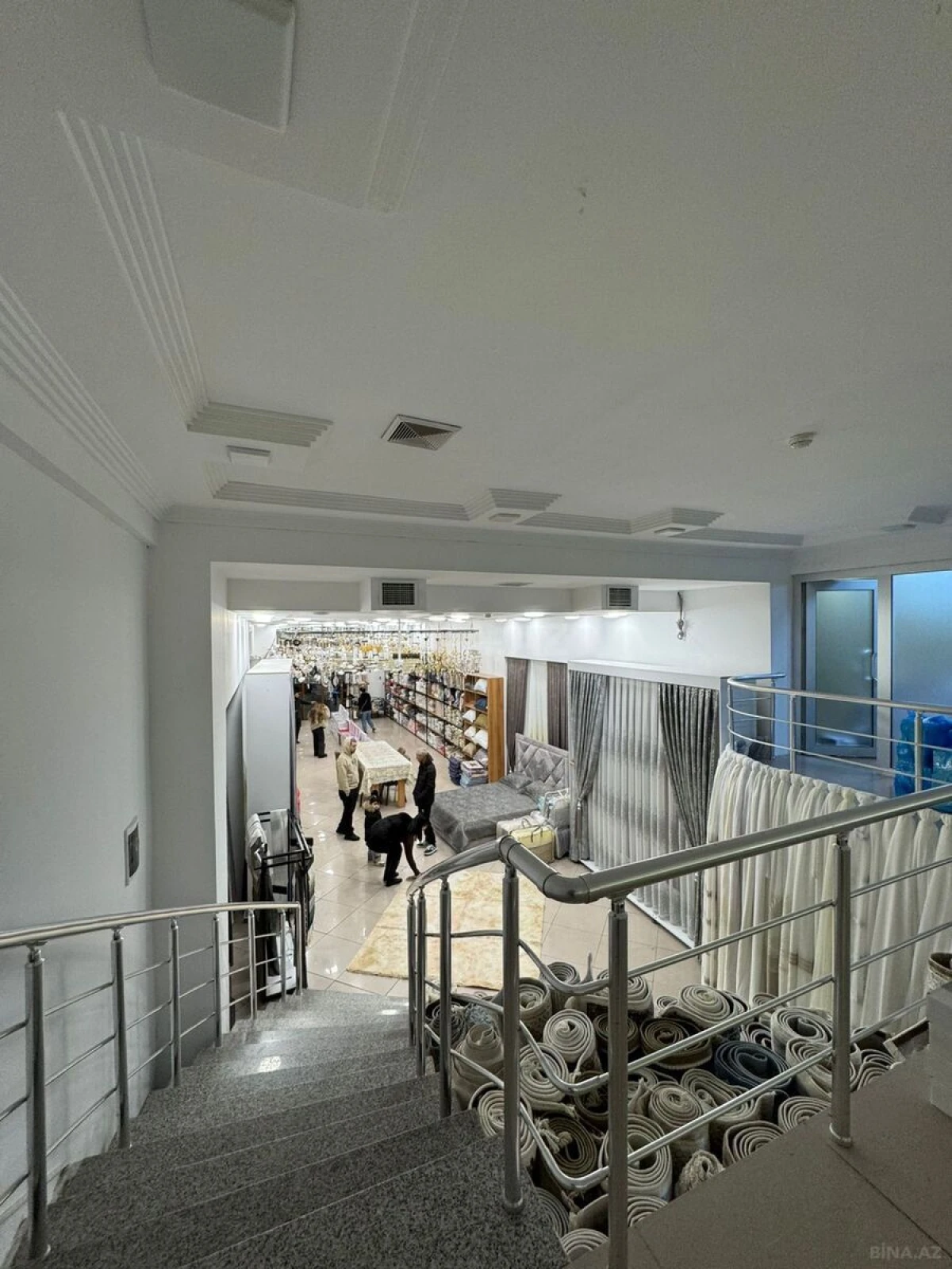 Satılır obyekt 330 m²