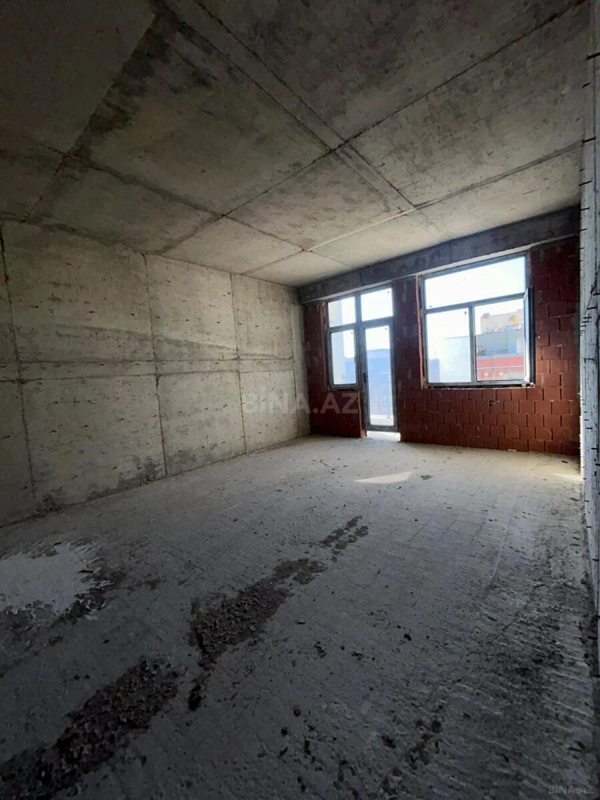 Satılır 4 otaqlı mənzil 220 m²