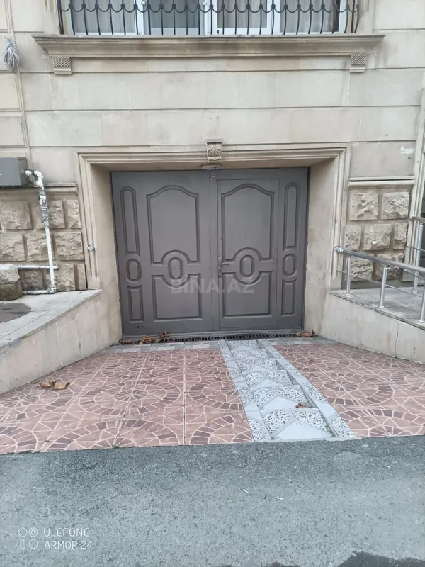 Satılır 9 otaqlı həyət evi 200 m²