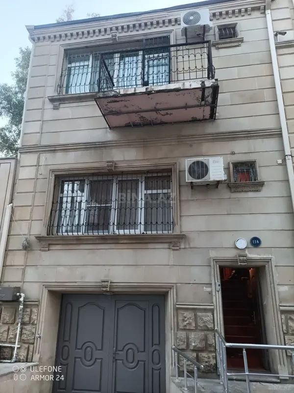 Satılır 9 otaqlı həyət evi 200 m²