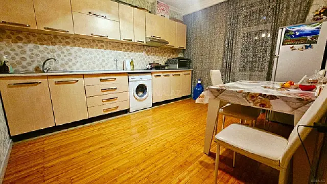 Satılır 2 otaqlı mənzil 85 m²