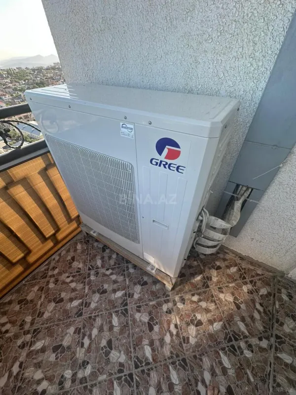 Satılır 3 otaqlı mənzil 135 m²