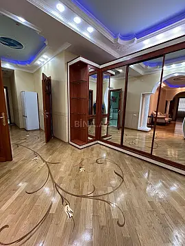 Kirayə verilir 4 otaqlı mənzil 200 m²