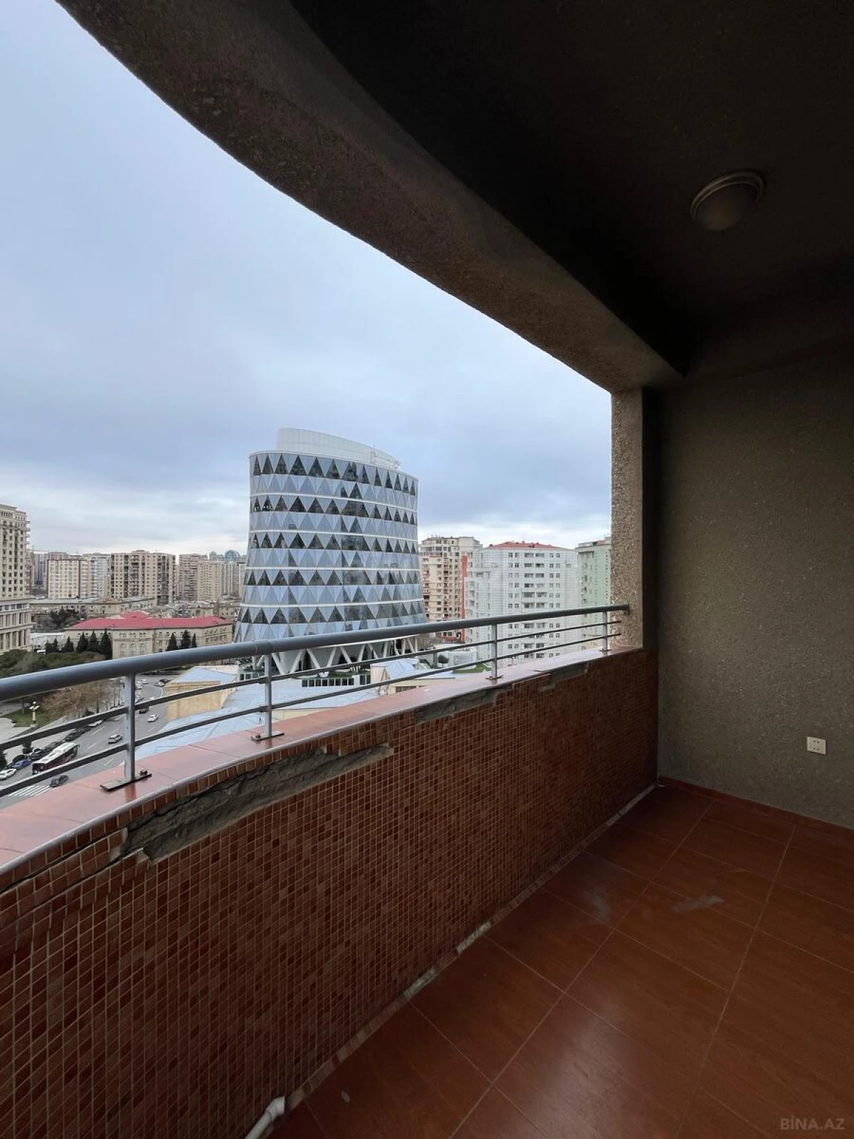 Kirayə verilir 4 otaqlı mənzil 200 m²
