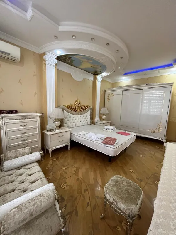 Kirayə verilir 4 otaqlı mənzil 200 m²