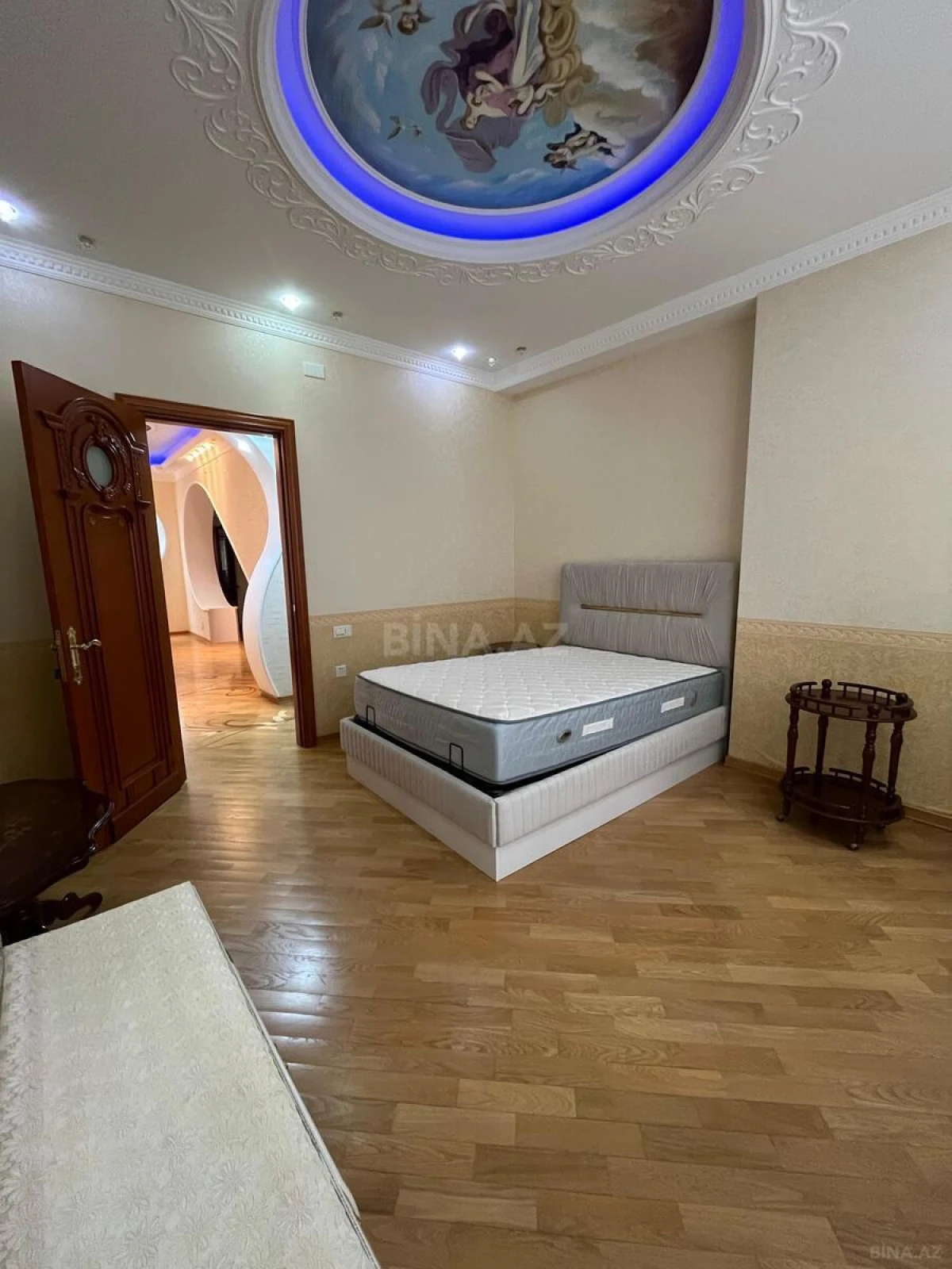 Kirayə verilir 4 otaqlı mənzil 200 m²