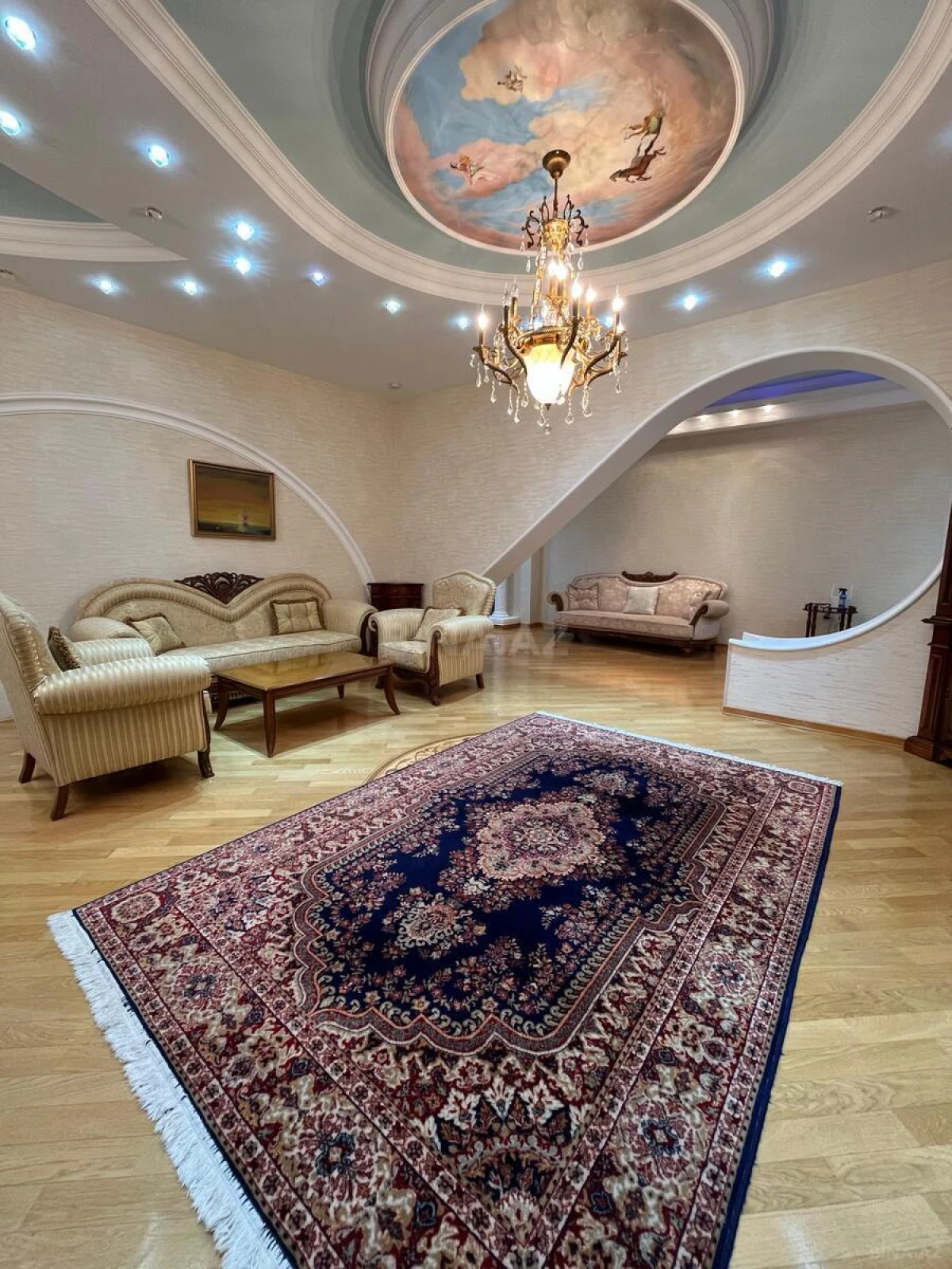 Kirayə verilir 4 otaqlı mənzil 200 m²