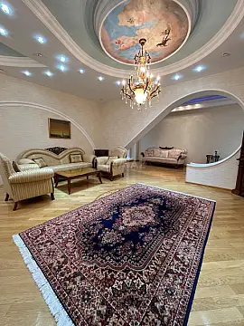 Kirayə verilir 4 otaqlı mənzil 200 m²