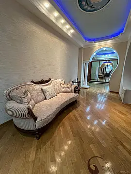 Kirayə verilir 4 otaqlı mənzil 200 m²