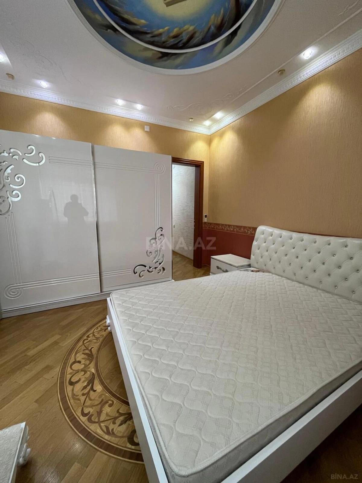 Kirayə verilir 4 otaqlı mənzil 200 m²