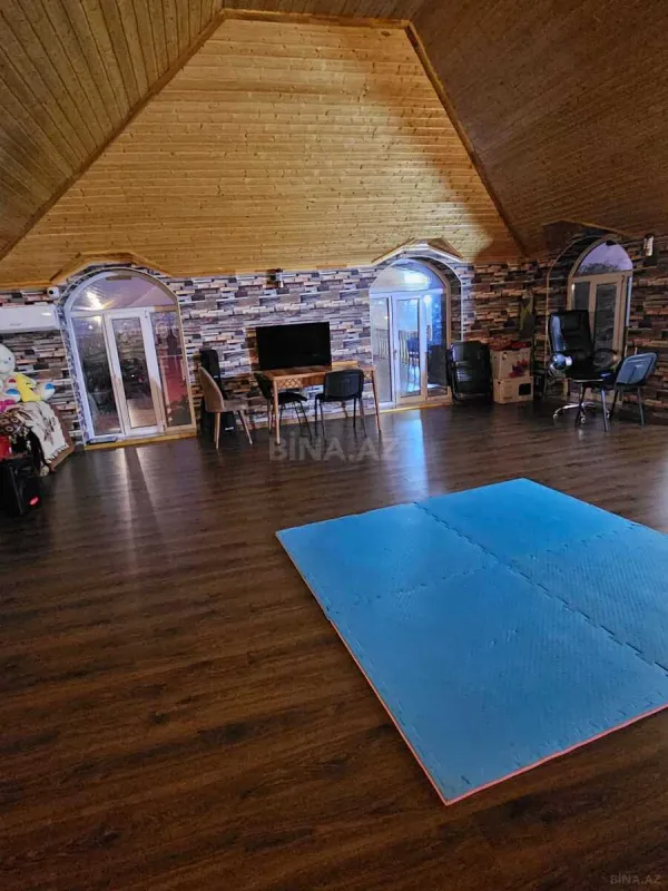 Satılır 5 otaqlı həyət evi 300 m²