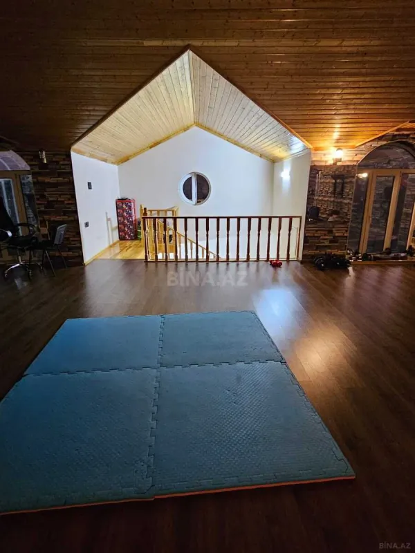 Satılır 5 otaqlı həyət evi 300 m²