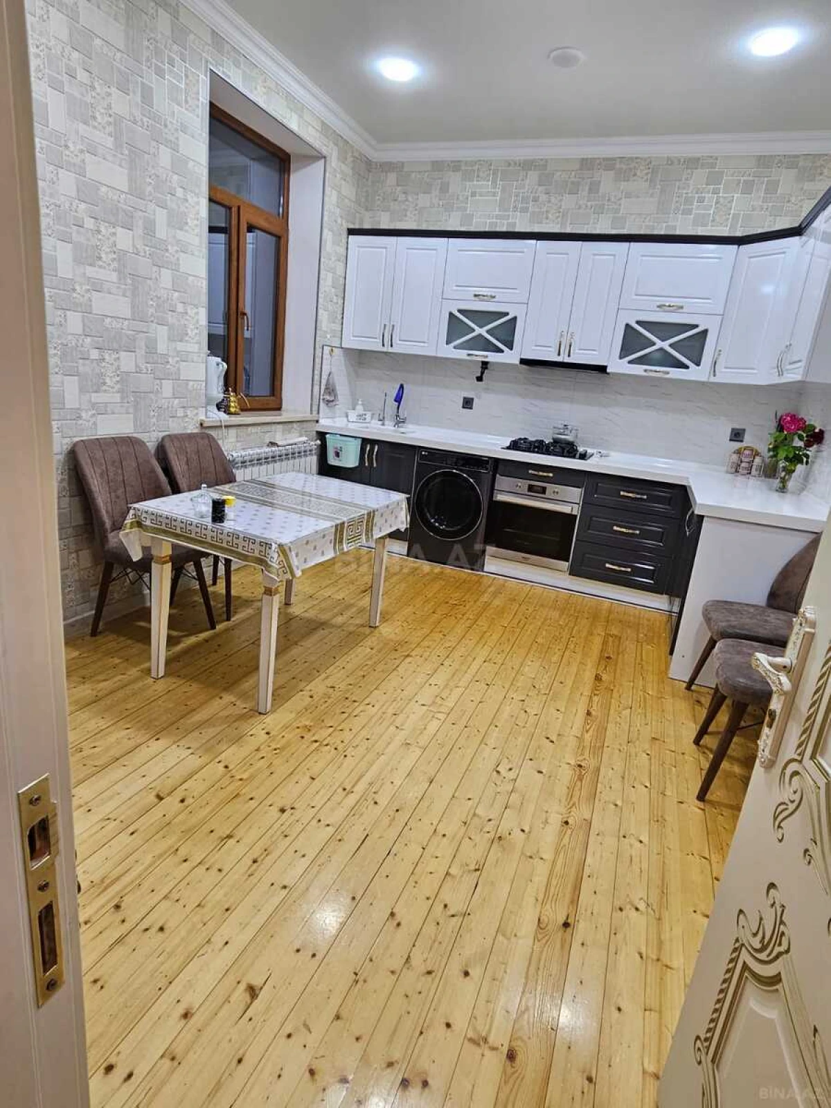 Satılır 5 otaqlı həyət evi 300 m²