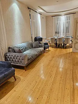 Satılır 5 otaqlı həyət evi 300 m²