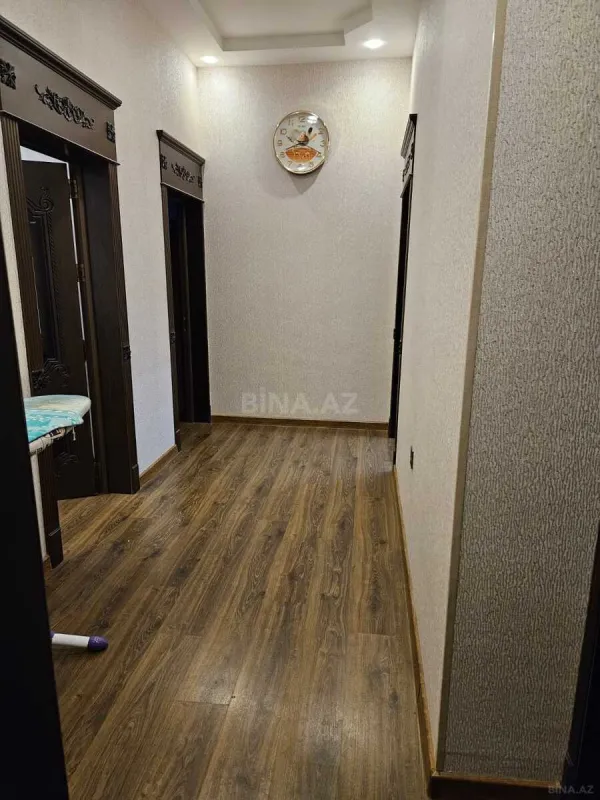 Satılır 5 otaqlı həyət evi 300 m²