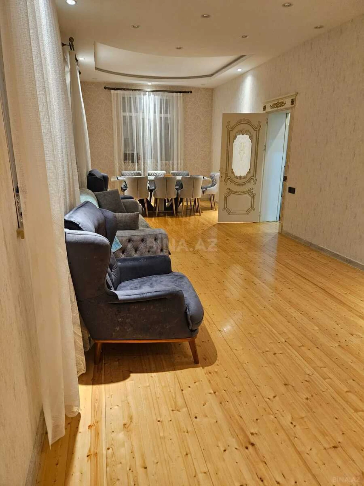 Satılır 5 otaqlı həyət evi 300 m²