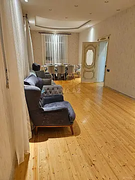 Satılır 5 otaqlı həyət evi 300 m²