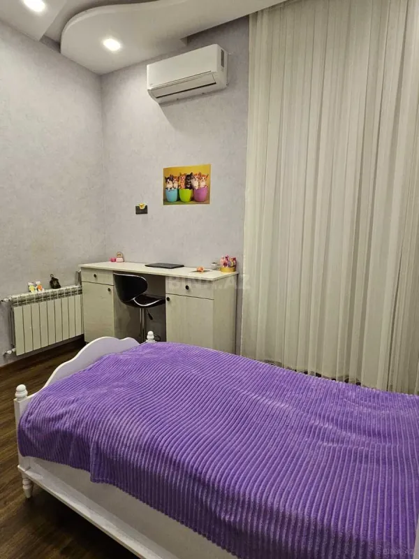 Satılır 5 otaqlı həyət evi 300 m²