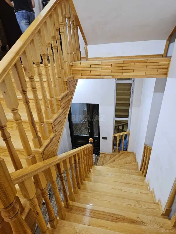 Satılır 5 otaqlı həyət evi 300 m²