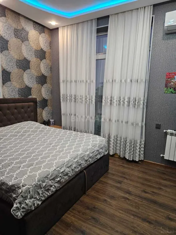 Satılır 5 otaqlı həyət evi 300 m²