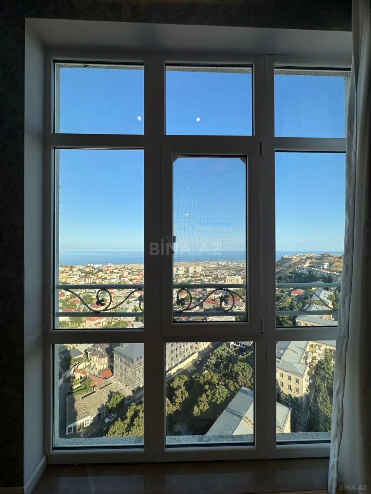 Satılır 3 otaqlı mənzil 135 m²