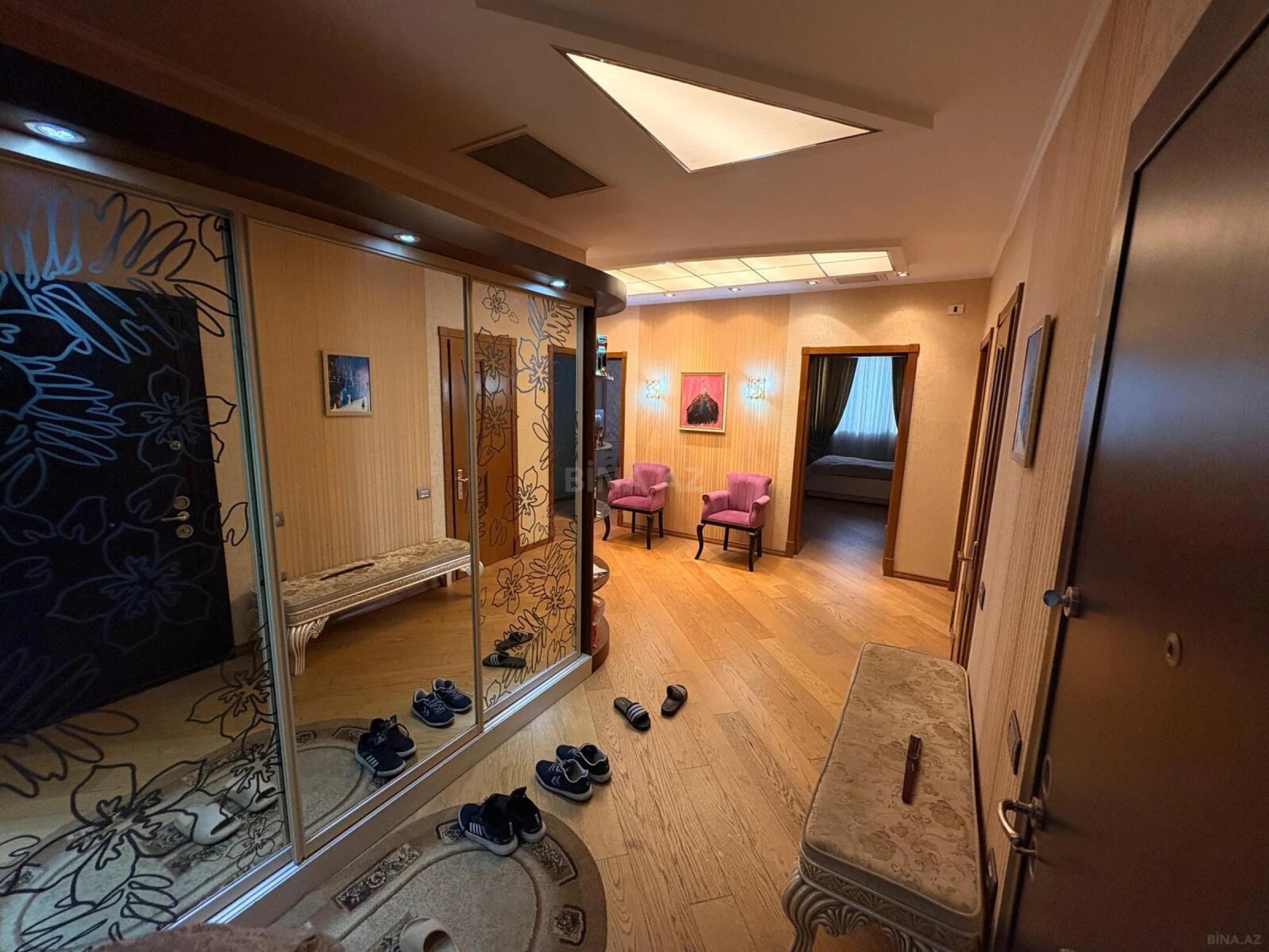 Satılır 4 otaqlı mənzil 170 m²