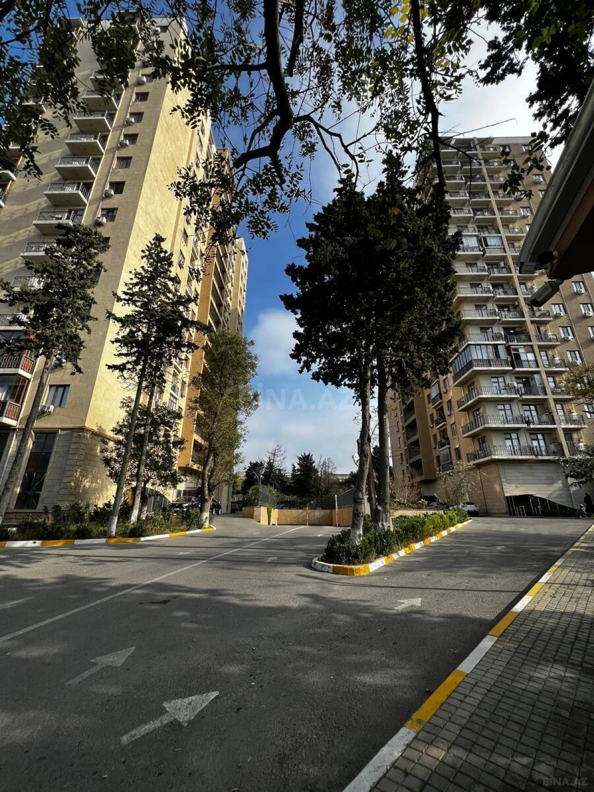 Satılır 3 otaqlı mənzil 110 m²