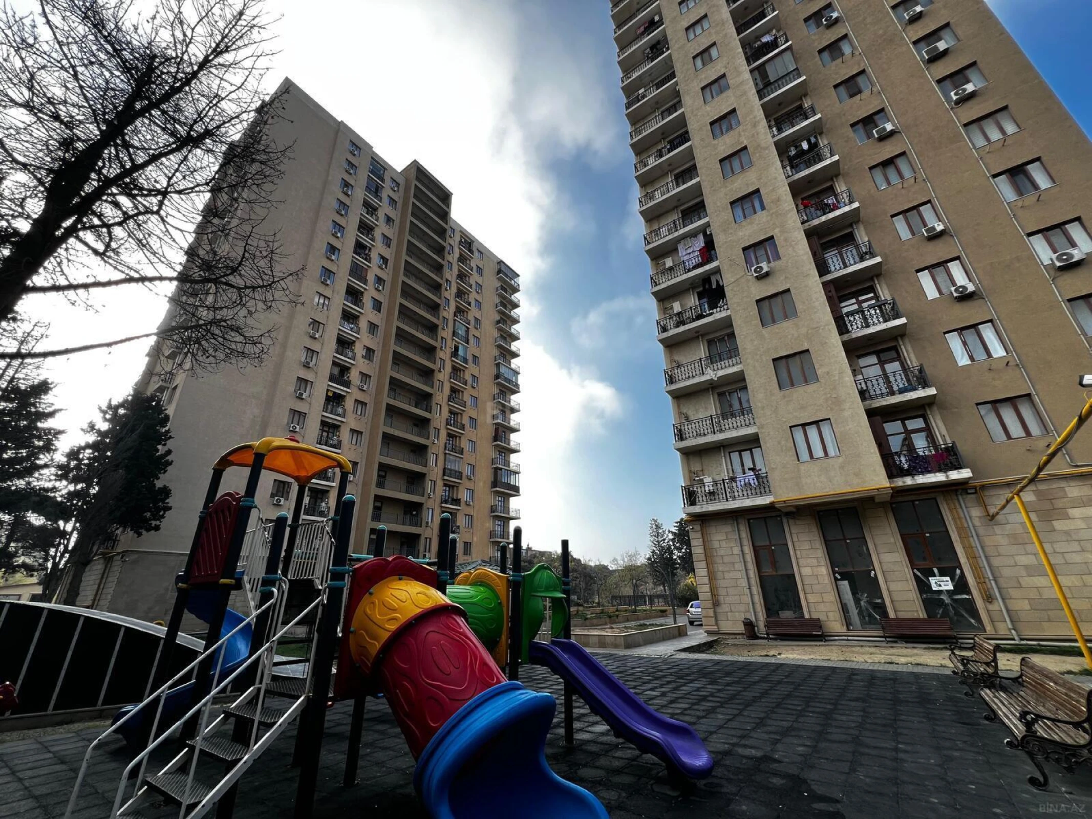 Satılır 3 otaqlı mənzil 110 m²