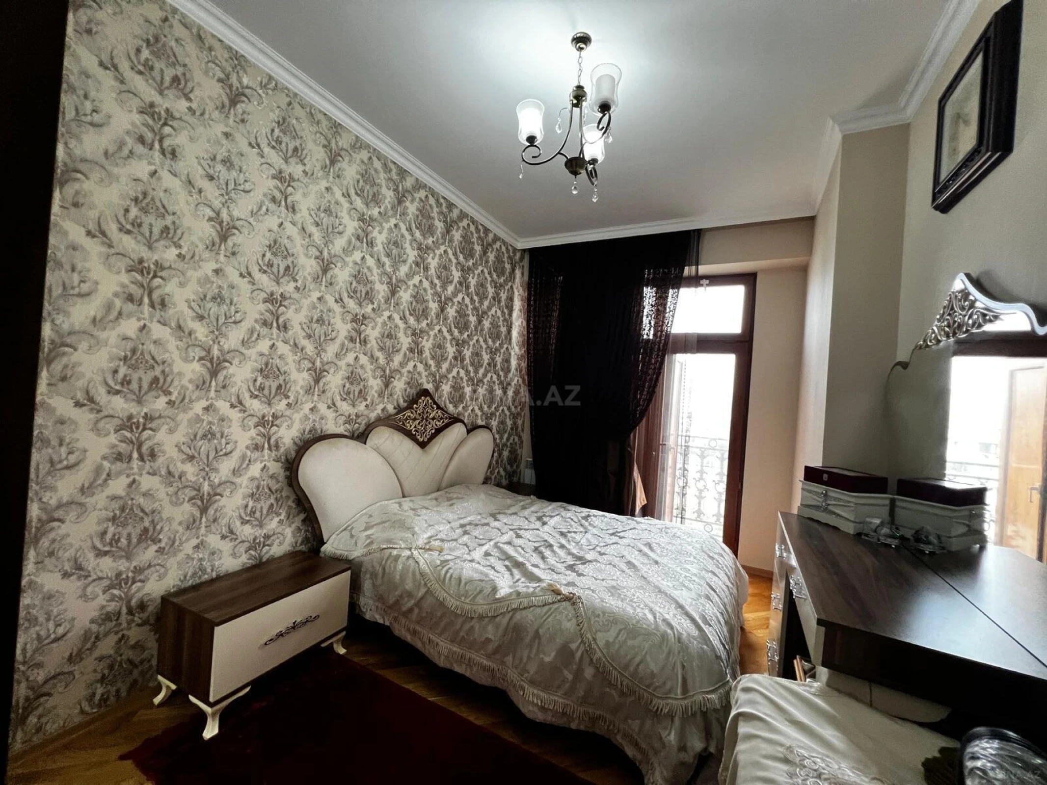Satılır 3 otaqlı mənzil 110 m²